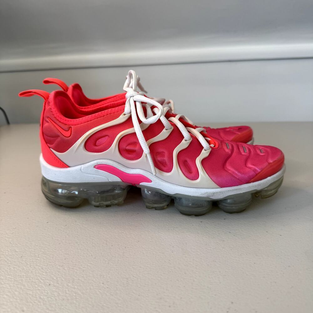 Nike Women's VaporMax Plus Pink Blast Size 7 - Picture 2 of 5